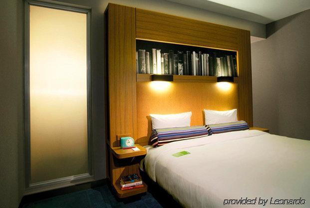 Aloft Houston By The Galleria Room photo
